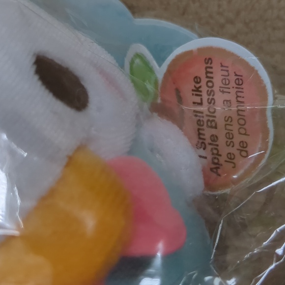 Donald Duck Ufufy Apple Blossom Scented Plush - Picture 4 of 4